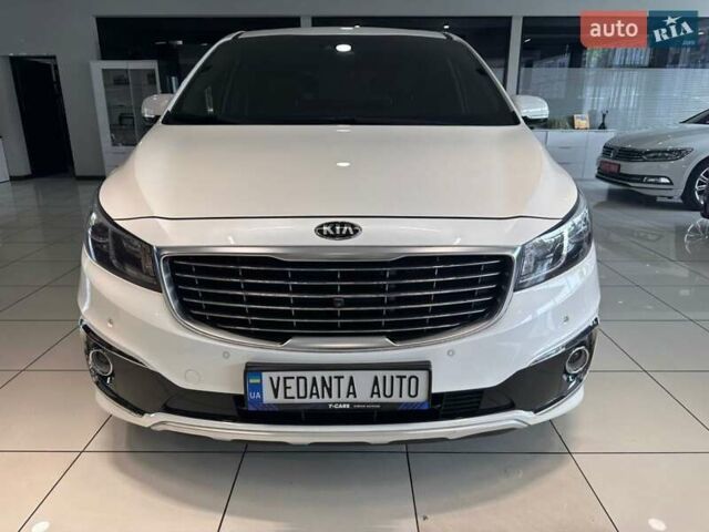 Белый Киа Карнивал, объемом двигателя 2.2 л и пробегом 220 тыс. км за 21900 $, фото 1 на Automoto.ua