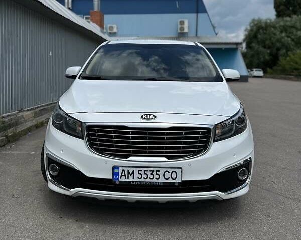 Белый Киа Карнивал, объемом двигателя 2.2 л и пробегом 214 тыс. км за 24300 $, фото 1 на Automoto.ua