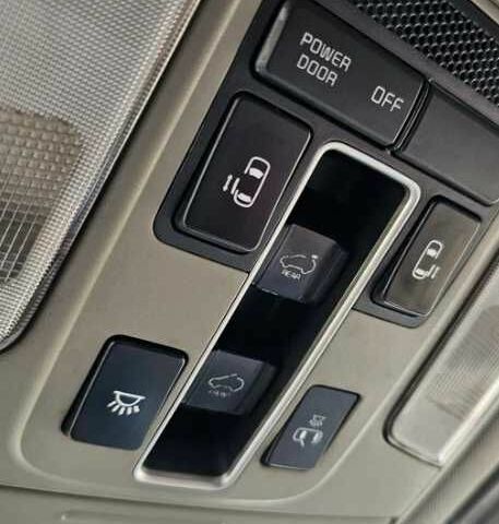 Белый Киа Карнивал, объемом двигателя 0 л и пробегом 129 тыс. км за 17800 $, фото 7 на Automoto.ua