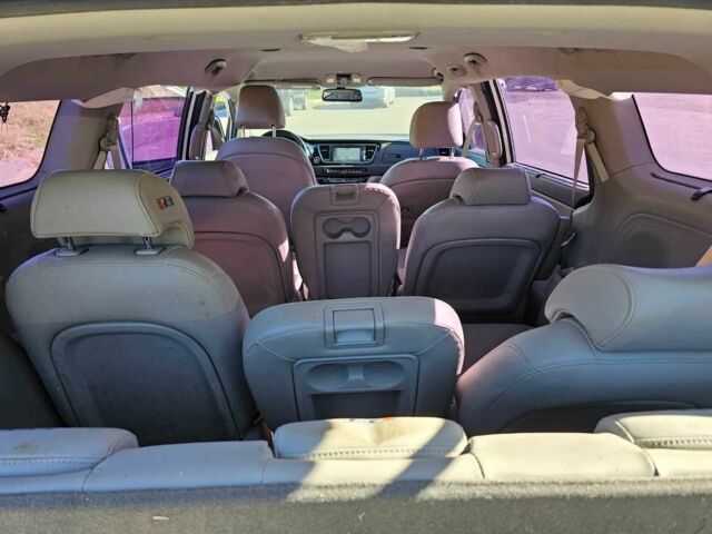 Белый Киа Карнивал, объемом двигателя 2.2 л и пробегом 137 тыс. км за 5300 $, фото 5 на Automoto.ua