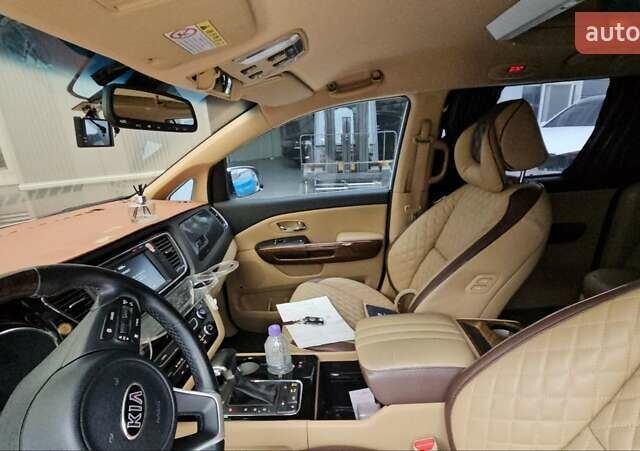 Белый Киа Карнивал, объемом двигателя 2.2 л и пробегом 150 тыс. км за 18000 $, фото 14 на Automoto.ua