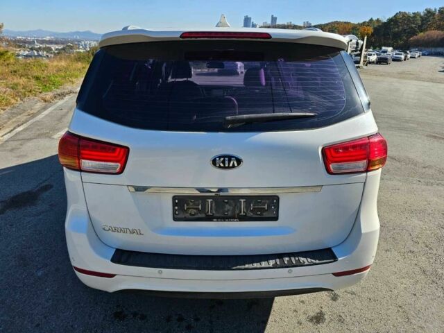 Белый Киа Карнивал, объемом двигателя 2.2 л и пробегом 137 тыс. км за 5300 $, фото 3 на Automoto.ua