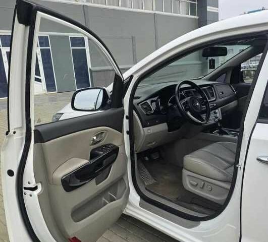 Белый Киа Карнивал, объемом двигателя 0 л и пробегом 129 тыс. км за 17800 $, фото 10 на Automoto.ua