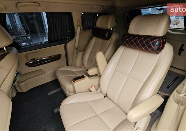 Белый Киа Карнивал, объемом двигателя 2.2 л и пробегом 150 тыс. км за 18000 $, фото 10 на Automoto.ua
