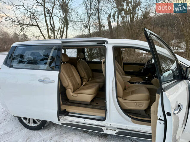 Білий Кіа Карнівал, об'ємом двигуна 2.2 л та пробігом 165 тис. км за 26700 $, фото 17 на Automoto.ua