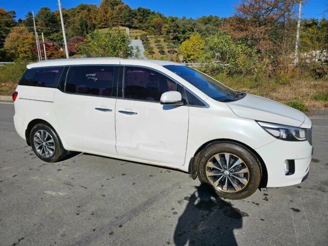 Белый Киа Карнивал, объемом двигателя 2.2 л и пробегом 137 тыс. км за 5300 $, фото 2 на Automoto.ua