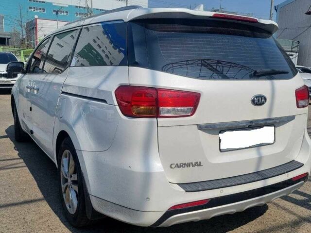 Кіа Карнівал 2017 у Києві на Automoto.ua Білий Кіа Карнівал, об'ємом двигуна 2.2 л та пробігом 120 тис. км за 16000 $, фото 4 на Automoto.ua