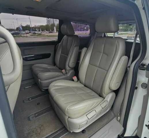 Белый Киа Карнивал, объемом двигателя 0 л и пробегом 129 тыс. км за 17800 $, фото 5 на Automoto.ua