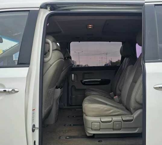 Белый Киа Карнивал, объемом двигателя 0 л и пробегом 129 тыс. км за 17800 $, фото 8 на Automoto.ua