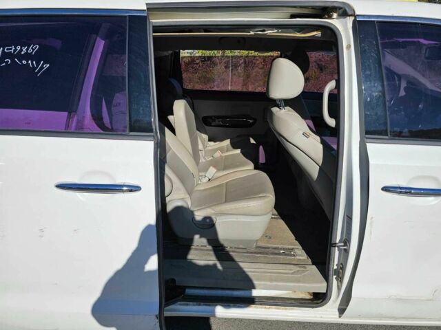 Белый Киа Карнивал, объемом двигателя 2.2 л и пробегом 137 тыс. км за 5300 $, фото 7 на Automoto.ua