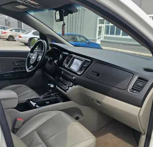 Белый Киа Карнивал, объемом двигателя 0 л и пробегом 129 тыс. км за 17800 $, фото 12 на Automoto.ua