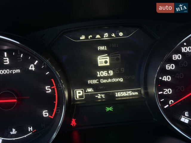Білий Кіа Карнівал, об'ємом двигуна 2.2 л та пробігом 165 тис. км за 26700 $, фото 42 на Automoto.ua