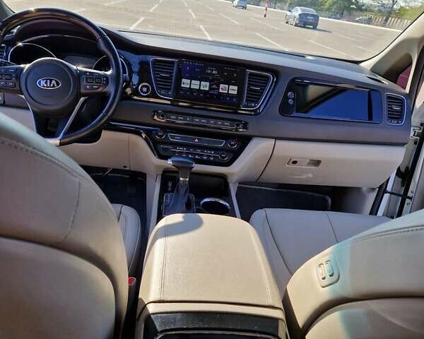 Белый Киа Карнивал, объемом двигателя 2.2 л и пробегом 149 тыс. км за 29000 $, фото 32 на Automoto.ua