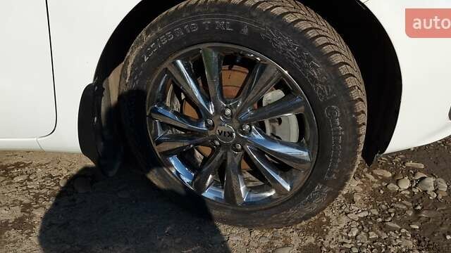 Белый Киа Карнивал, объемом двигателя 2.2 л и пробегом 120 тыс. км за 28800 $, фото 12 на Automoto.ua