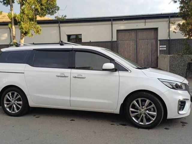 Белый Киа Карнивал, объемом двигателя 2.2 л и пробегом 113 тыс. км за 16500 $, фото 4 на Automoto.ua