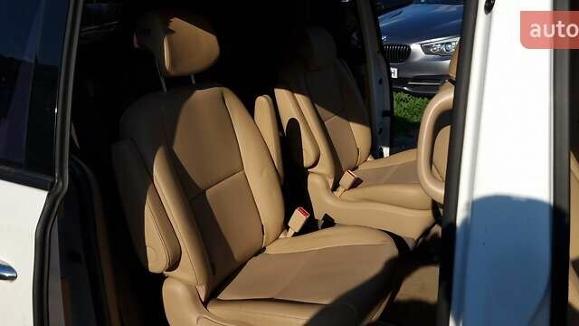 Белый Киа Карнивал, объемом двигателя 2.2 л и пробегом 120 тыс. км за 28800 $, фото 11 на Automoto.ua