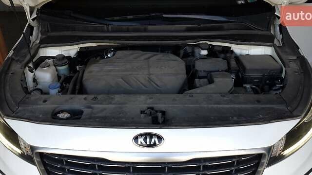 Белый Киа Карнивал, объемом двигателя 2.2 л и пробегом 120 тыс. км за 28800 $, фото 13 на Automoto.ua