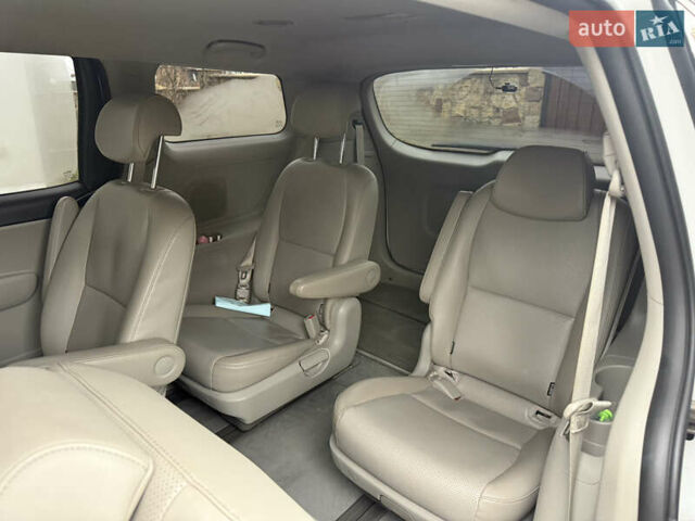 Белый Киа Карнивал, объемом двигателя 2.2 л и пробегом 165 тыс. км за 21500 $, фото 5 на Automoto.ua