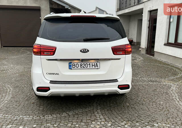 Белый Киа Карнивал, объемом двигателя 2.2 л и пробегом 165 тыс. км за 21500 $, фото 3 на Automoto.ua