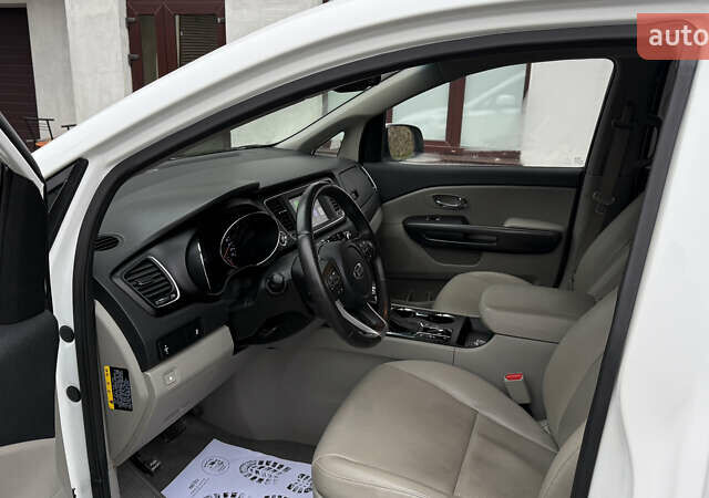 Белый Киа Карнивал, объемом двигателя 2.2 л и пробегом 165 тыс. км за 21500 $, фото 7 на Automoto.ua