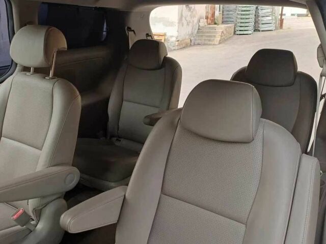 Белый Киа Карнивал, объемом двигателя 2.2 л и пробегом 113 тыс. км за 16500 $, фото 10 на Automoto.ua