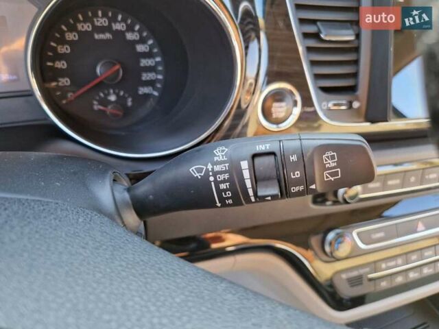 Белый Киа Карнивал, объемом двигателя 2.2 л и пробегом 149 тыс. км за 29000 $, фото 29 на Automoto.ua
