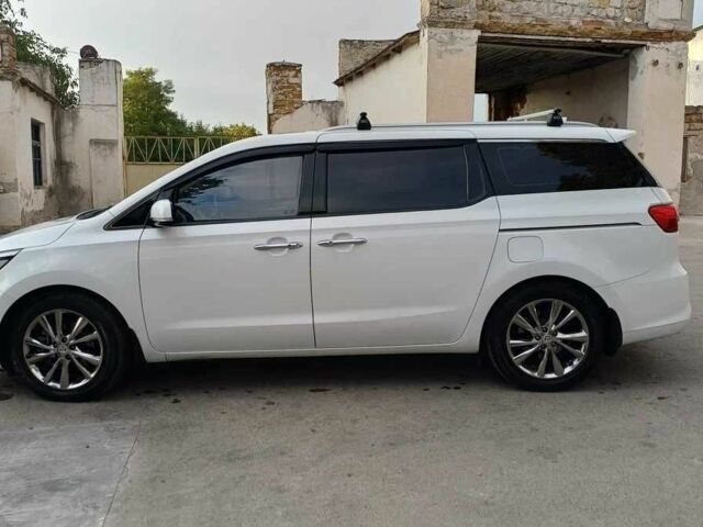 Белый Киа Карнивал, объемом двигателя 2.2 л и пробегом 113 тыс. км за 16500 $, фото 1 на Automoto.ua