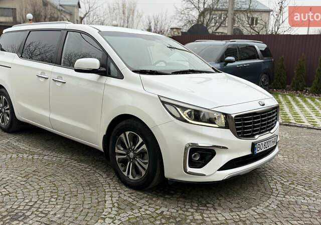 Белый Киа Карнивал, объемом двигателя 2.2 л и пробегом 165 тыс. км за 21500 $, фото 1 на Automoto.ua
