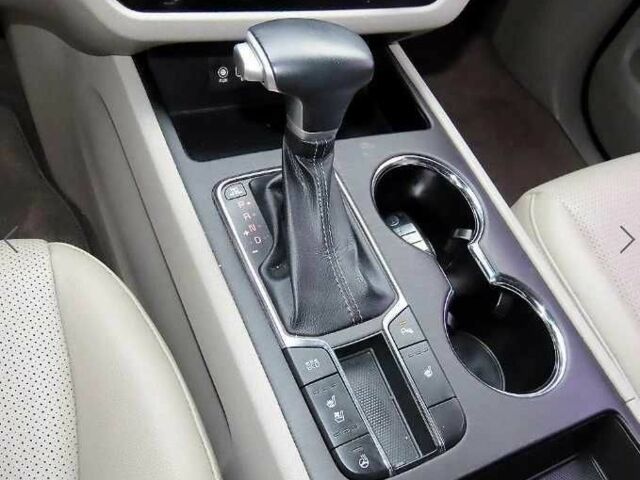 Белый Киа Карнивал, объемом двигателя 2.2 л и пробегом 107 тыс. км за 10400 $, фото 8 на Automoto.ua