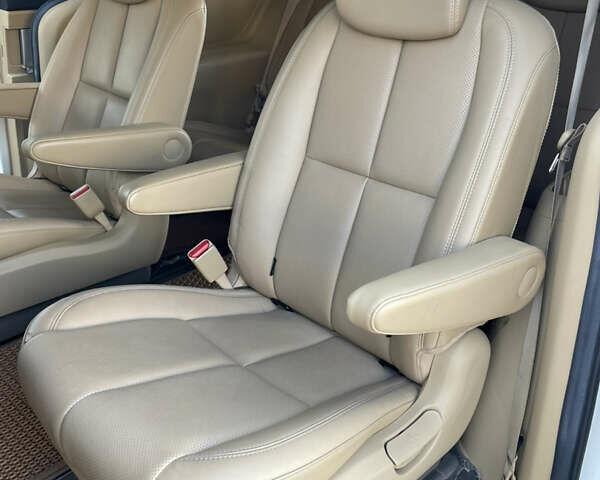 Белый Киа Карнивал, объемом двигателя 2.2 л и пробегом 64 тыс. км за 29999 $, фото 55 на Automoto.ua