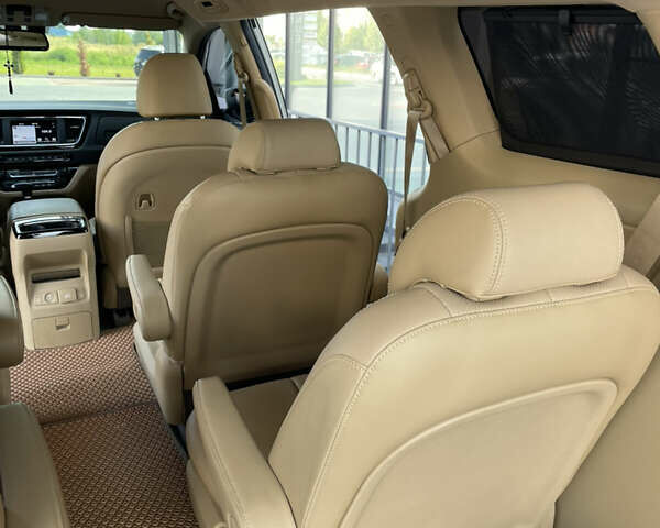 Белый Киа Карнивал, объемом двигателя 2.2 л и пробегом 64 тыс. км за 29999 $, фото 68 на Automoto.ua
