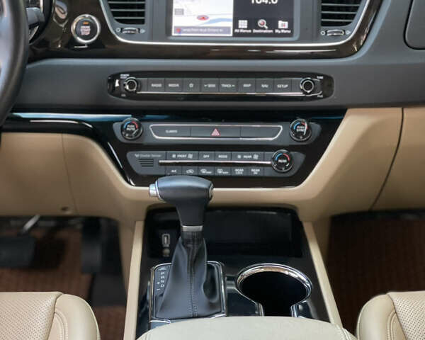 Белый Киа Карнивал, объемом двигателя 2.2 л и пробегом 64 тыс. км за 29999 $, фото 33 на Automoto.ua