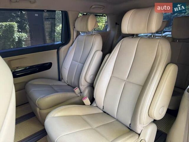 Білий Кіа Карнівал, об'ємом двигуна 2.2 л та пробігом 145 тис. км за 30490 $, фото 24 на Automoto.ua