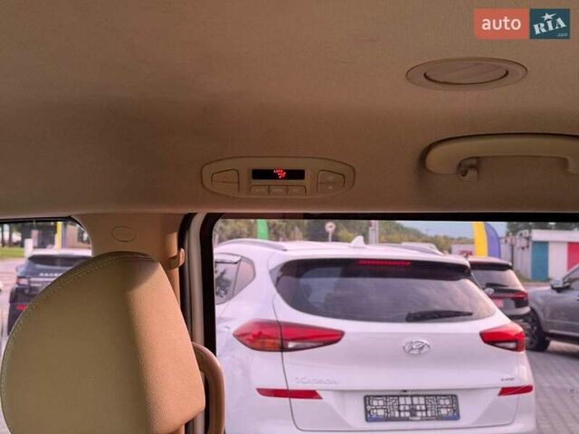 Киа Карнивал 2019 в Киеве на Automoto.ua Белый Киа Карнивал, объемом двигателя 2.2 л и пробегом 140 тыс. км за 25900 $, фото 27 на Automoto.ua