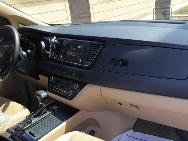 Білий Кіа Карнівал, об'ємом двигуна 2.2 л та пробігом 98 тис. км за 18983 $, фото 5 на Automoto.ua