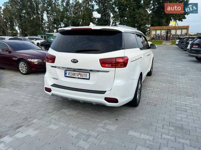 Белый Киа Карнивал, объемом двигателя 2.2 л и пробегом 140 тыс. км за 25900 $, фото 4 на Automoto.ua