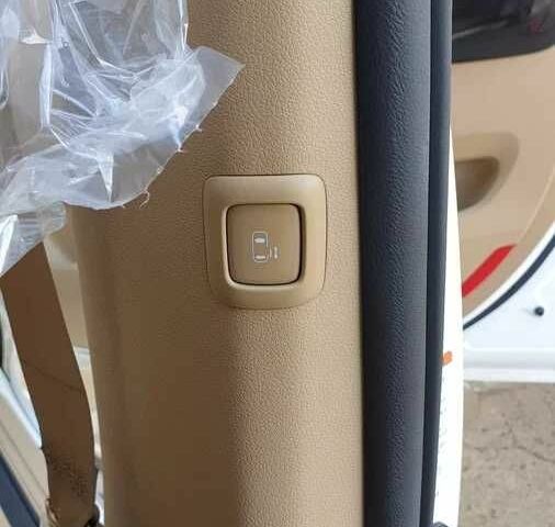 Білий Кіа Карнівал, об'ємом двигуна 2.2 л та пробігом 98 тис. км за 18983 $, фото 11 на Automoto.ua