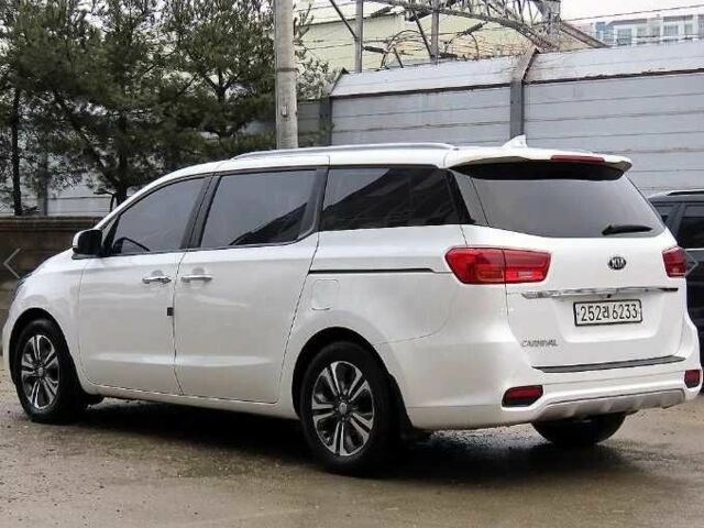 Белый Киа Карнивал, объемом двигателя 2.2 л и пробегом 107 тыс. км за 10400 $, фото 1 на Automoto.ua