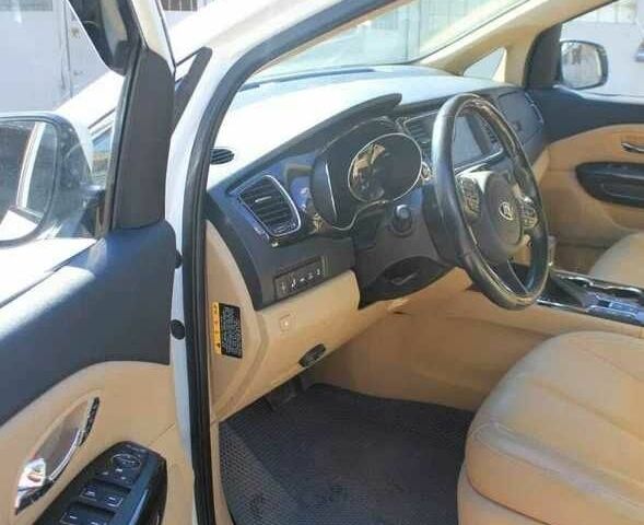 Белый Киа Карнивал, объемом двигателя 2.2 л и пробегом 143 тыс. км за 22000 $, фото 3 на Automoto.ua