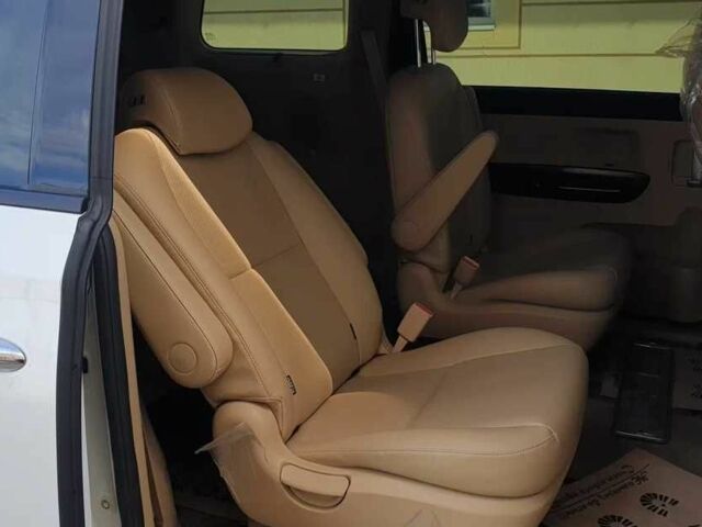 Білий Кіа Карнівал, об'ємом двигуна 2.2 л та пробігом 101 тис. км за 23000 $, фото 16 на Automoto.ua