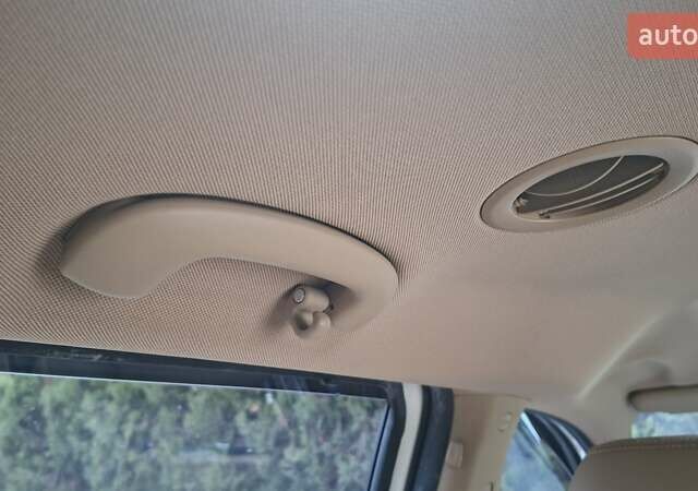 Белый Киа Карнивал, объемом двигателя 2.2 л и пробегом 134 тыс. км за 28800 $, фото 65 на Automoto.ua