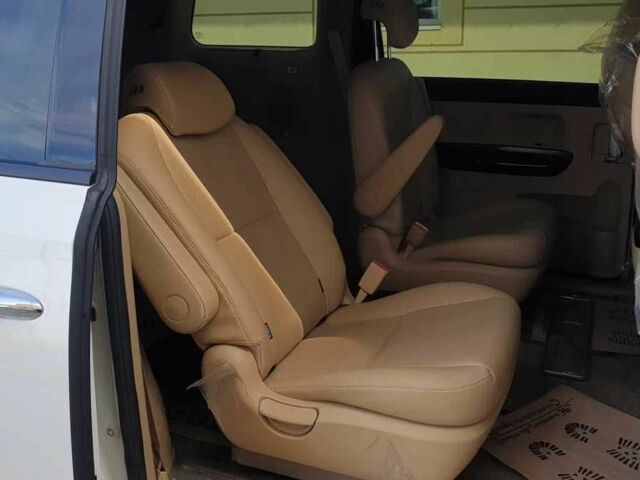 Киа Карнивал 2019 в Киеве на Automoto.ua Белый Киа Карнивал, объемом двигателя 2.2 л и пробегом 98 тыс. км за 18983 $, фото 9 на Automoto.ua