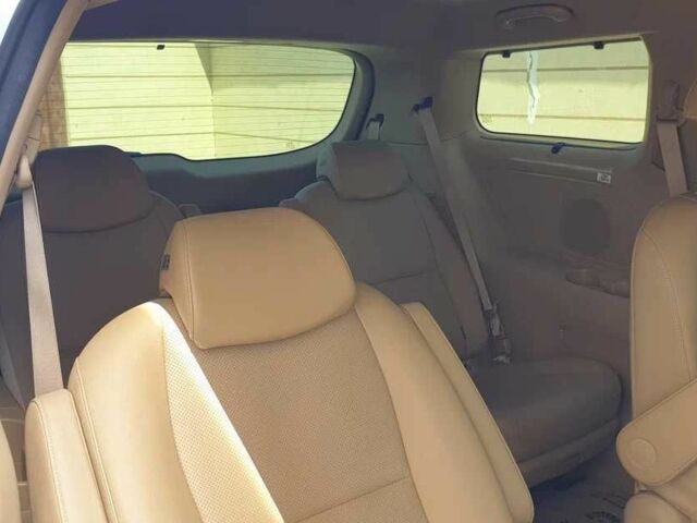 Білий Кіа Карнівал, об'ємом двигуна 2.2 л та пробігом 101 тис. км за 23000 $, фото 17 на Automoto.ua