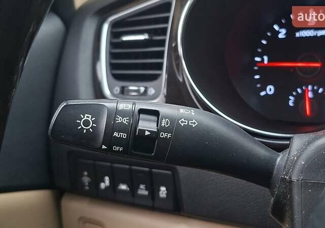 Белый Киа Карнивал, объемом двигателя 2.2 л и пробегом 134 тыс. км за 28800 $, фото 54 на Automoto.ua