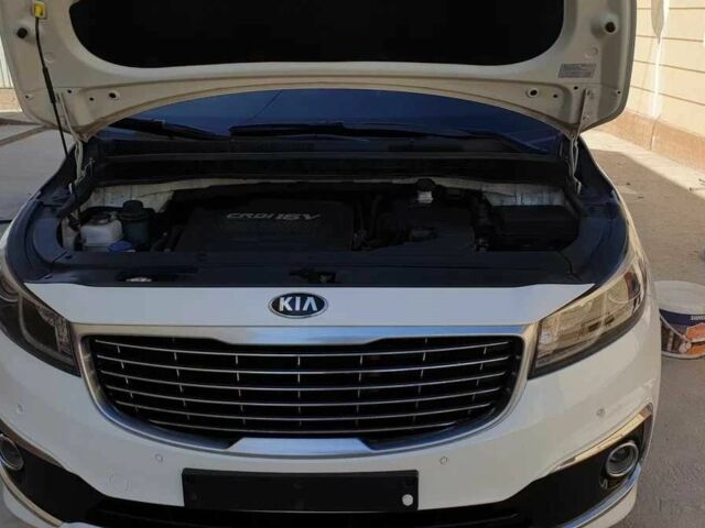 Киа Карнивал 2019 в Киеве на Automoto.ua Белый Киа Карнивал, объемом двигателя 2.2 л и пробегом 98 тыс. км за 18983 $, фото 2 на Automoto.ua