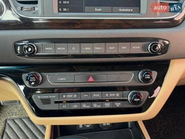 Киа Карнивал 2019 в Киеве на Automoto.ua Белый Киа Карнивал, объемом двигателя 2.2 л и пробегом 140 тыс. км за 25900 $, фото 17 на Automoto.ua