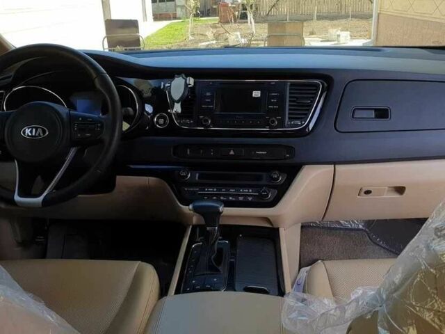 Белый Киа Карнивал, объемом двигателя 2.2 л и пробегом 102 тыс. км за 28900 $, фото 3 на Automoto.ua