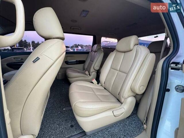 Белый Киа Карнивал, объемом двигателя 2.2 л и пробегом 140 тыс. км за 25900 $, фото 23 на Automoto.ua
