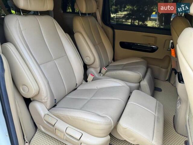 Білий Кіа Карнівал, об'ємом двигуна 2.2 л та пробігом 145 тис. км за 30490 $, фото 33 на Automoto.ua