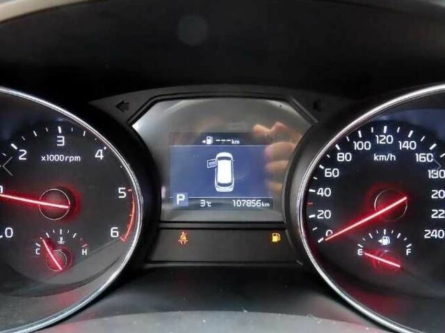 Белый Киа Карнивал, объемом двигателя 2.2 л и пробегом 107 тыс. км за 10400 $, фото 6 на Automoto.ua
